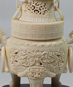 本象牙彫刻美術品香炉(高さ15cm)