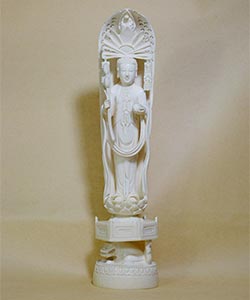 本象牙彫刻美術品 舟型光背聖観音(高さ31cm)