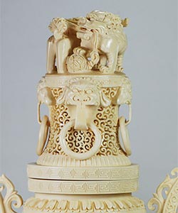 本象牙彫刻美術品香炉(高さ30cm)